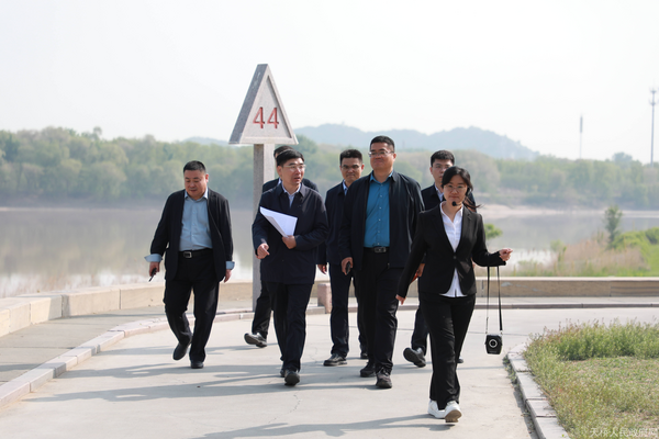 孟帅带队开展黄河天桥段巡河检查